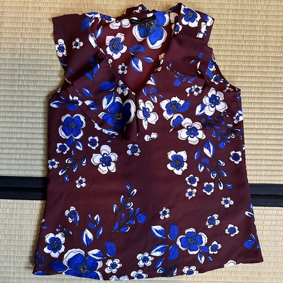 Banana Republic Tops - Banana Republic burgundy sleeveless top XSP